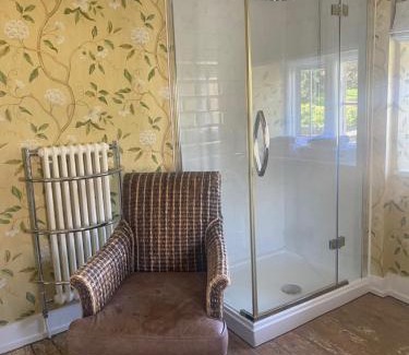 Cow Honeybourne Hotel | Seagrave Arms: Guest Rated 9.2 with Family-Friendly Amenities