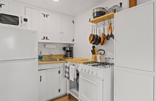 Eastham House | Oceanfront Seagrove Suites: Rated 9.2, Pool & Restaurant