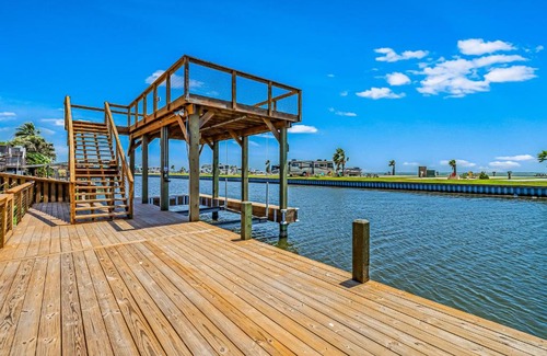 Flour Bluff House | Discover The Seahorse Cottage: Family & Pet-Friendly Retreat