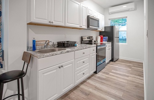 Elizabeth Condo | Modern Family Home with Pool Near NYC and Airport Access