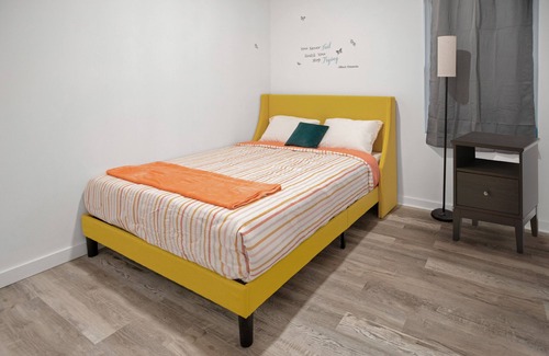 Elizabeth Condo | Modern Family Home with Pool Near NYC and Airport Access