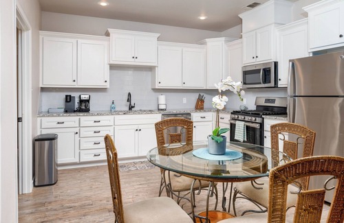 Lubbock House | Your Ideal Getaway Awaits: Explore Unmatched Comfort