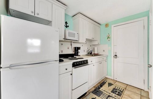 Clearwater Beach Hotel | Seashell Suites: Family-Friendly Stay with Pool & Breakfast