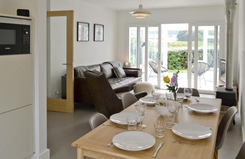 Deepdale House | Family-Friendly Retreat at The Seashells - 4-Star Comfort