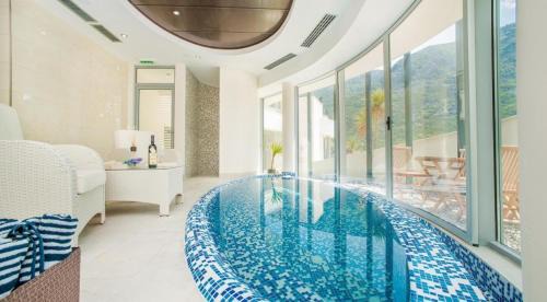 Donji Morinj Apartment | Lavender Bay Apartment Dee B02: Guest Rated 9.8/10