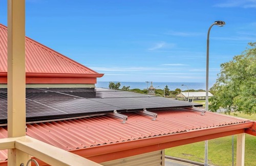 Semaphore Apartment | Discover The Seaside Loft: Oceanfront Bliss Awaits You