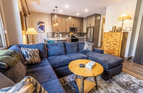 Lakeside Village Apartment | Discover The Seasons at Keystone #1819 with Family-Friendly Amenities