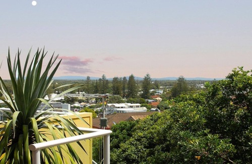 Yamba Apartment | Beachfront Bliss at The Seaspray On Main Beach