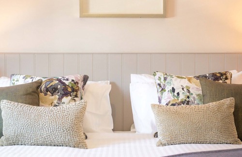 Littlehampton Hotel | Seaview Retreat in East Preston with Breakfast Included
