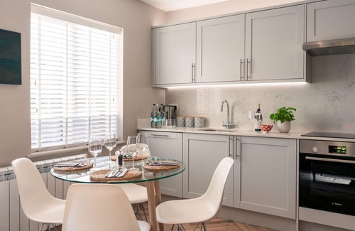 Littlehampton Hotel | Seaview Retreat in East Preston with Breakfast Included