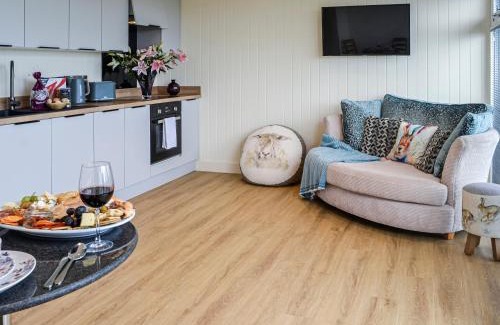 Newton Stewart House | Discover The Seaview Snug: Family-Friendly with a Hot Tub