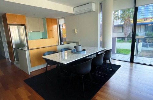Docklands Apartment | Premium Sebel Residences Melbourne Docklands with Spa & Pool