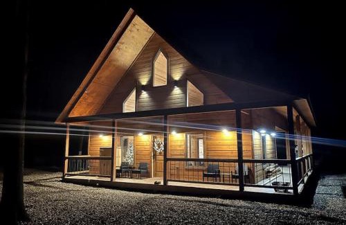 Broken Bow House | Escape to The Secluded Reset Button Cabin: Pet-Friendly Retreat