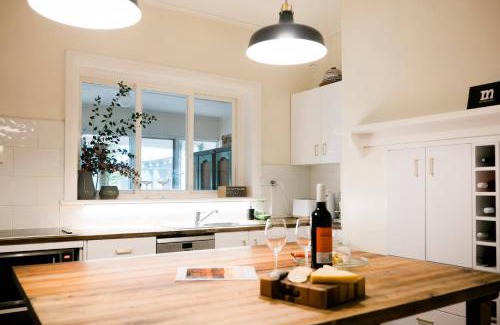 Clare House | Discover The Secret Figtree Cottage - 4-Star Retreat