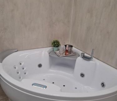 Historical Downtown Salerno Apartment | Discover The Secret Garden: Guest Rated 9.8 & Hot Tub Bliss