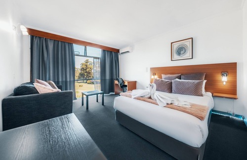 West Ryde Hotel | Discover The Select Inn Ryde: Family-Friendly Retreat