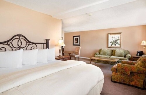 Timmins Hotel | Convenient Senator Hotel & Conference Centre in Timmins