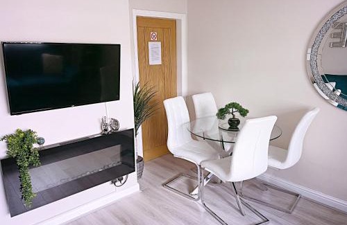 Oldham House | Family-Friendly 3-Bedroom Guest House in Oldham