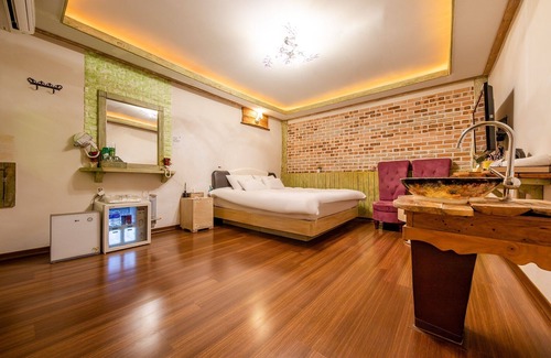 Eumseong Hotel | Discover The Seven Dwarfs in Eumseong Forest Retreat