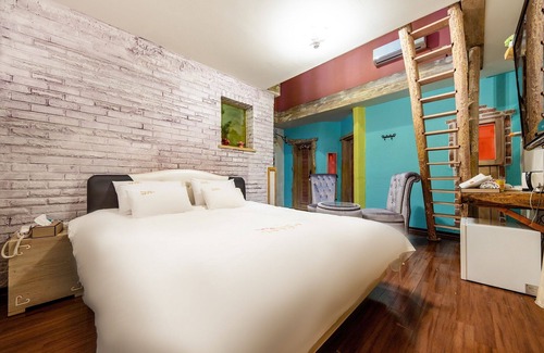 Eumseong Hotel | Discover The Seven Dwarfs in Eumseong Forest Retreat