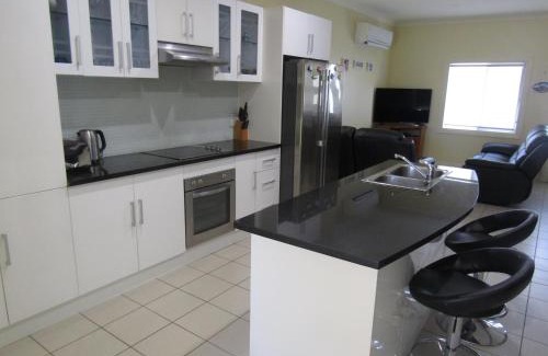 Dalrymple House | Discover The Shack at Stansbury - Family-Friendly Retreat