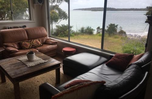 Southport House | Relax at The Shack: Family-Friendly Retreat with 4 Stars