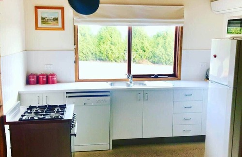 Millthorpe Apartment | Tranquil Retreat for Two on a Scenic Truffle Farm
