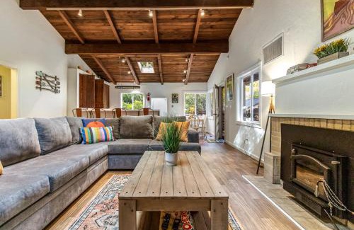 Guerneville House | Relaxing Retreat with Hot Tub & BBQ by Russian River