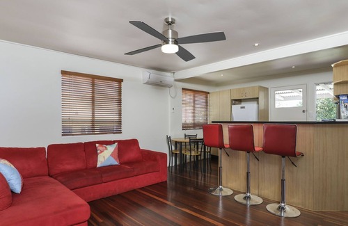 Maroochydore House | Discover The Shack: Pet-Friendly Getaway by Maroochy River
