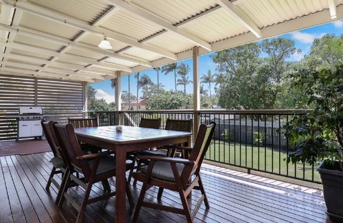 Maroochydore House | Discover The Shack: Pet-Friendly Getaway by Maroochy River
