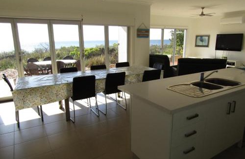 Melville House | Oceanfront Retreat at The Shack - Sultana Point Awaits