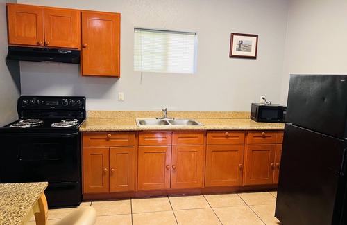 Lobdell/Woodale Hotel | Inviting Stay at The Shades Motel with Spa & Breakfast