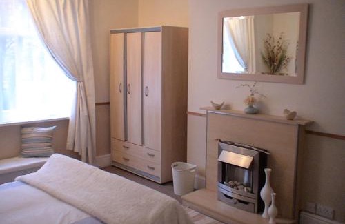 Prestatyn Apartment | Highly Rated Stay at The Shady Corner, Flat 2