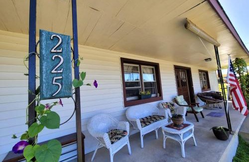 Shady Valley House | The Shady House