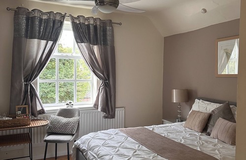 Jackfield Hotel | Guest Rated: The Shakespeare Inn with Family-Friendly Dining