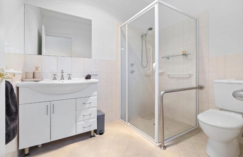 Renmark Apartment | Guest Rated 9.7: Family-Friendly Bliss at The Shamrock House