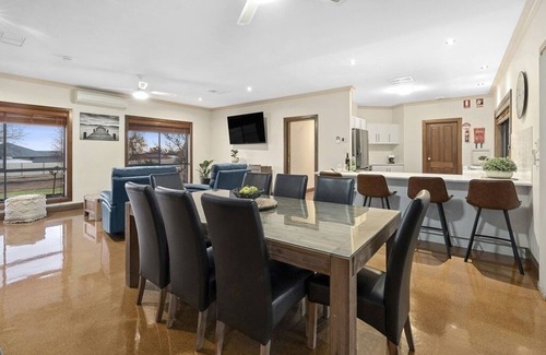 Paringa House | Unforgettable Stay at The Shamrock Luxury Retreat