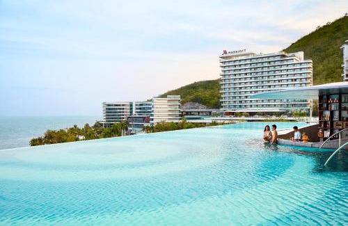 Sanya Hotel | Experience The Shanhaitian Resort Sanya with Ocean Views