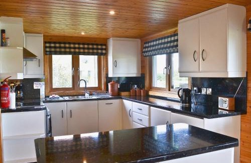 Fritton House | Indulge in Luxury at The Shank - 5-Star Family Retreat
