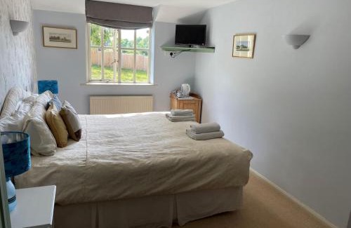 Chute Forest Hotel | Experience The Shears Inn: Pet-Friendly with Breakfast