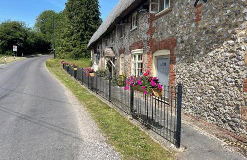 Chute Forest Hotel | Experience The Shears Inn: Pet-Friendly with Breakfast