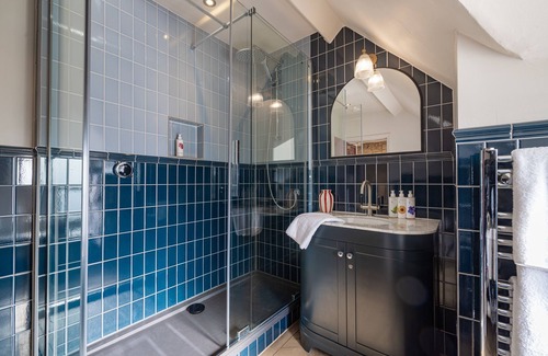 Stow-on-the-Wold Hotel | Cozy Stay at The Sheep on Sheep Street with Family-Friendly Amenities