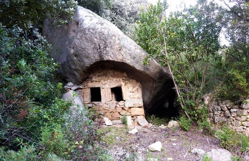 Figari House | Experience the Sheepfolds of Ogliastrello in Corsica
