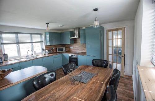 Isle of Scalpay Villa | Discover The Sheiling: Pet-Friendly Retreat with Hot Tub