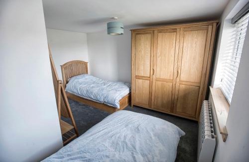 Isle of Scalpay Villa | Discover The Sheiling: Pet-Friendly Retreat with Hot Tub