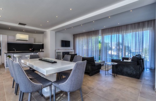 Santa Maria Estate Villa | Discover The Shells: Villa with Pool & Ocean View