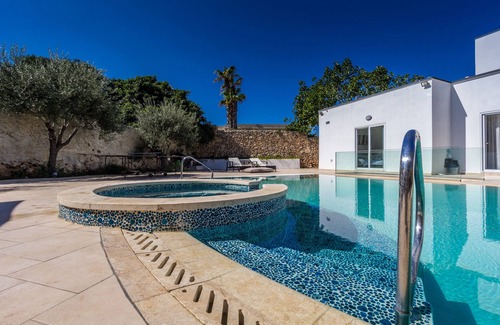 Santa Maria Estate Villa | Discover The Shells: Villa with Pool & Ocean View