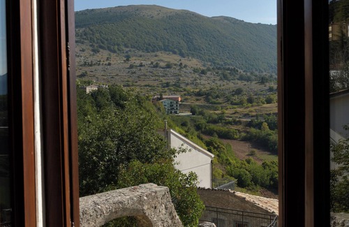 Castel del Monte House | The shelter between the two towers - House in the historic center in the Gran Sasso Park