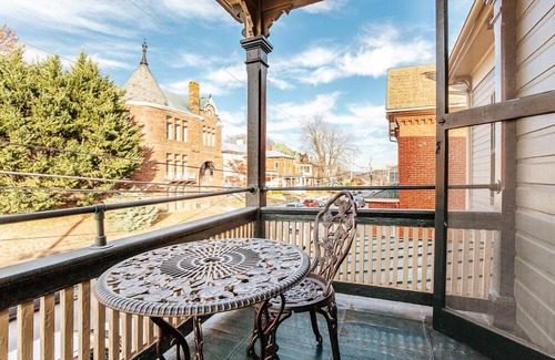 Staunton Apartment | Discover The Shenandoah Suite: Family-Friendly Retreat
