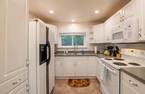 South Byron House | Cozy Shepard Farmhouse: Private Retreat with Family Amenities